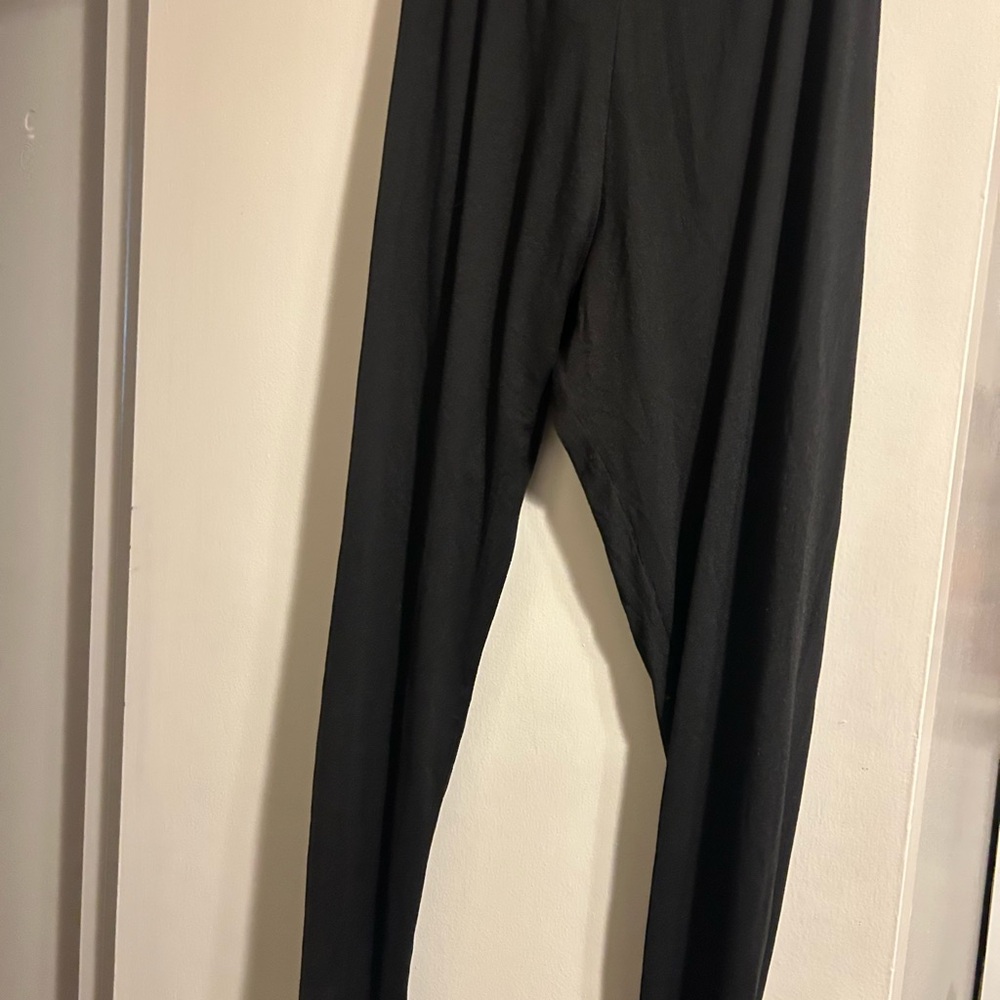 Sleek Black Women's Leggings
